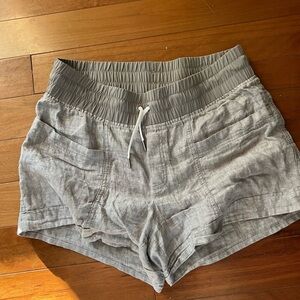 Athleta Shorts women sz 10  Grey Linen Beachside Bali Elastic